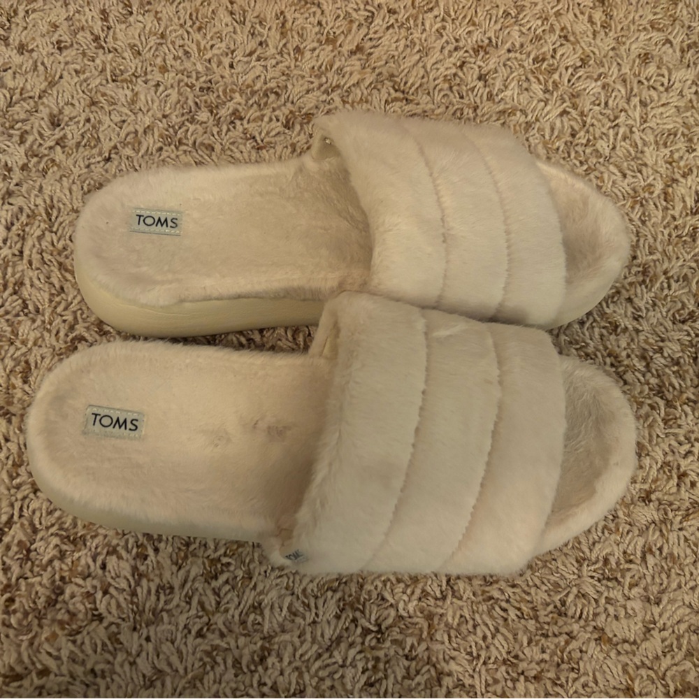 TOMS Women's Soft Cream Slippers